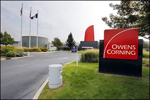 Toledo Owens Corning said first-quarter sales sunk 18 per-cent in its roofing sector but predicts a boost as weather improves.