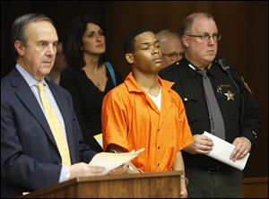 Willie Carter III, with attorney Jerry Phillips, left, is arraigned in Toledo Municipal Court, today.