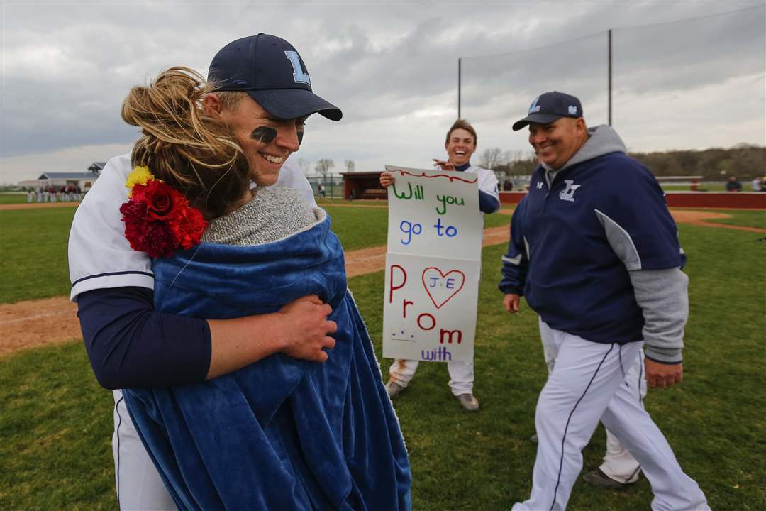 Genoa-Lake-prom-proposal