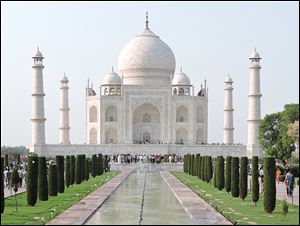 Construction of the Taj Mahal occurred between 1632 and 1653.