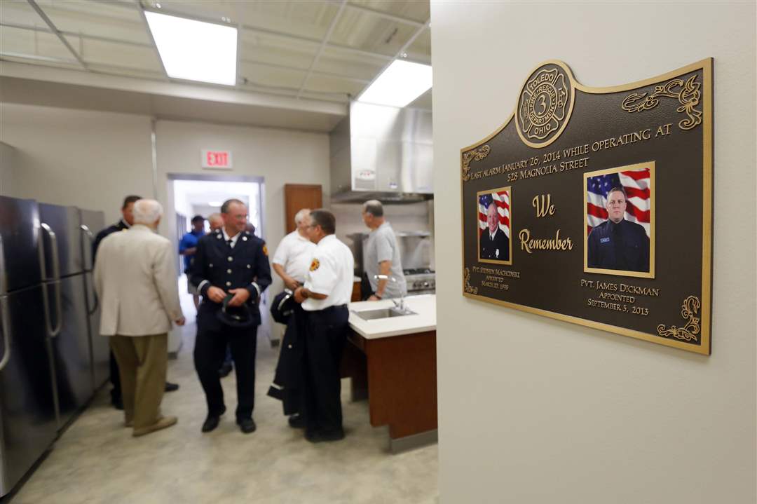 CTY-STATION17p-plaque