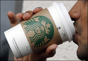 Starbucks workers who attend Arizona State online receive a discount in tuition their freshman and sophomore years. Starbucks will reimburse them their junior and senior years.