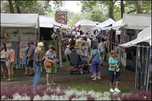 Crowds shop at last year’s Crosby Festival of the Arts at Toledo Botanical Garden. The festival returns next weekend, including a sneak peek during the Friday night preview party.