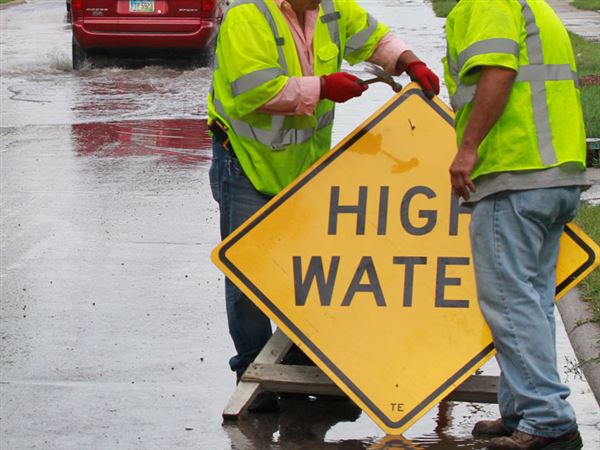 Motorists stranded in South Toledo as rain pounds the area