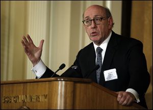 Kenneth Feinberg  said there is no limit on the total amount he can pay people harmed in crashes caused by faulty General Motors ignition switches. 