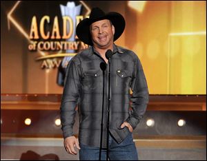 Garth Brooks, one of the last musicians to refuse put his music on iTunes, will make his songs available digitally though his own website. 