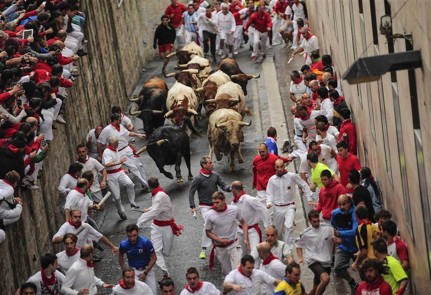 Spain-San-Fermin-running-of-the-bulls
