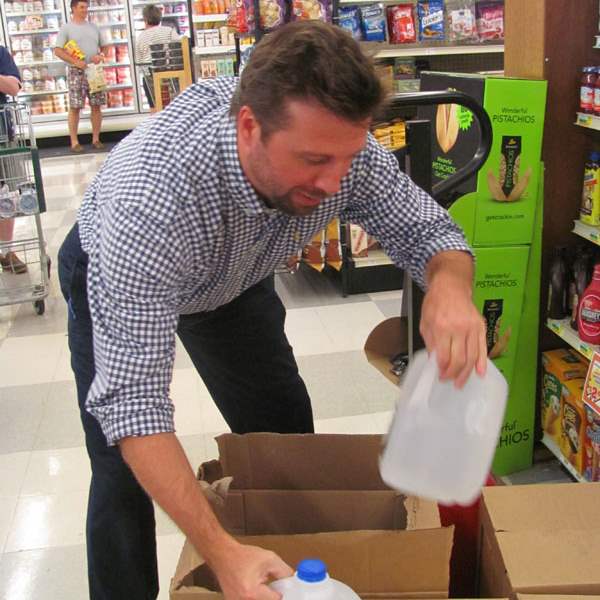 CTY-reporters-water-02Michael-Kazmaier-manager-pitches-in-and-unloads-the-water