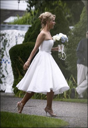 Actress Cheryl Hines walks across a lawn to the tent where her wedding to Robert F. Kennedy Jr., took place in Hyannis Port, Mass.