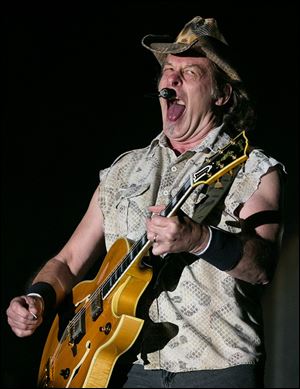 Ted Nugent performs during the rib-off.