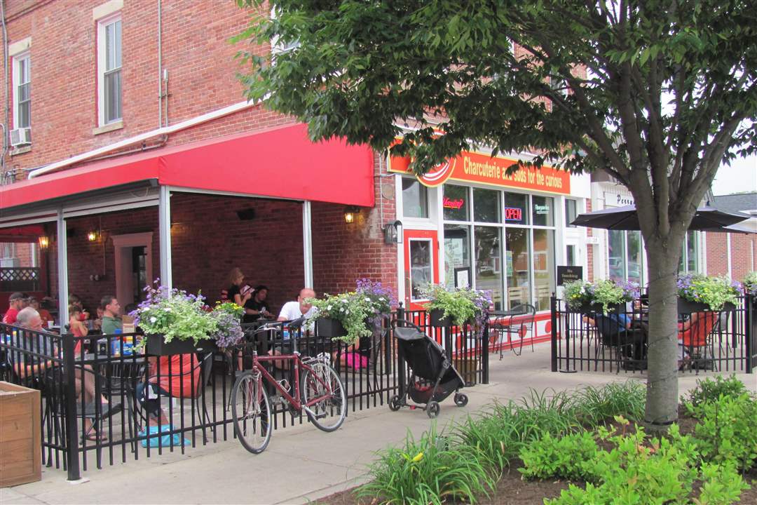 Perrysburg al fresco dining The Blade