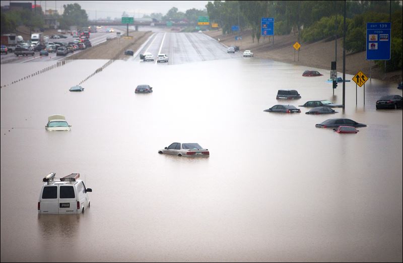 Record Arizona Rainfall Swamps Cars Leaves 2 Dead Toledo Blade