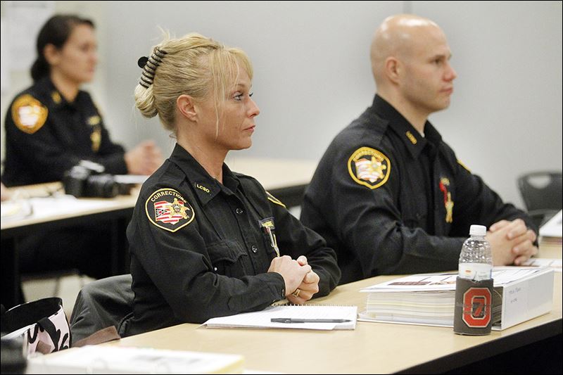 deputy sheriff vs police officer