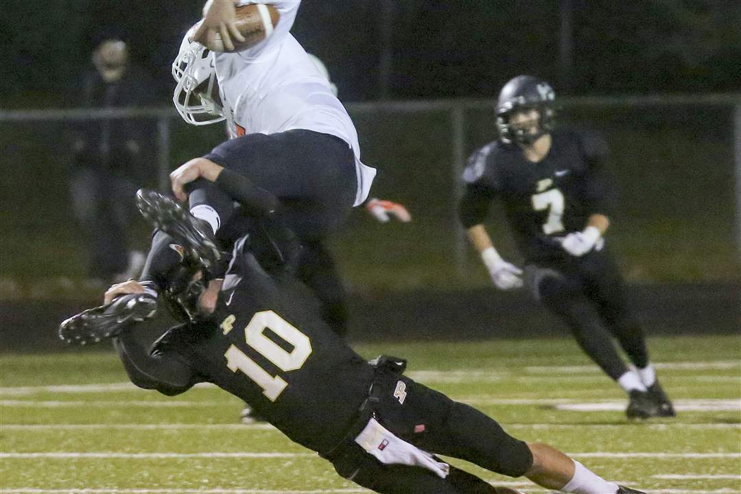 Perrysburgfball08pPerrysburg-s-senior-Gus