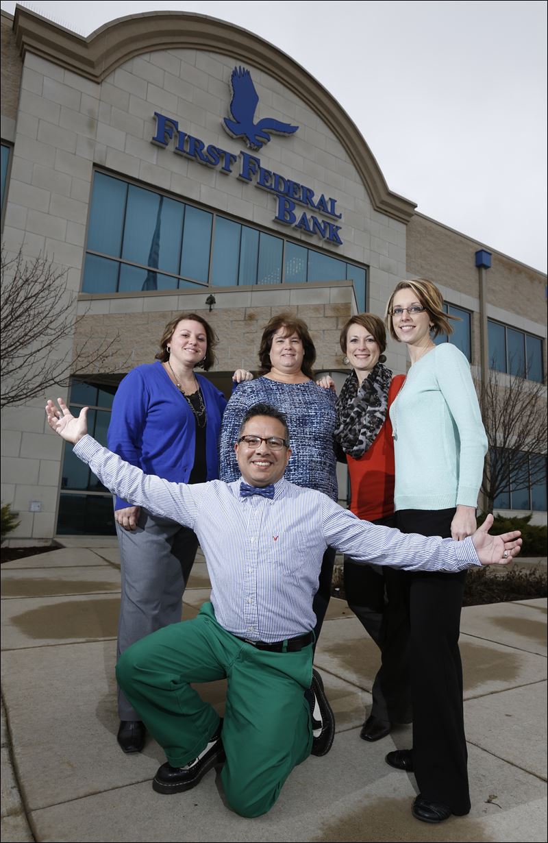 Defiance bank funds 550 random good deeds Toledo Blade