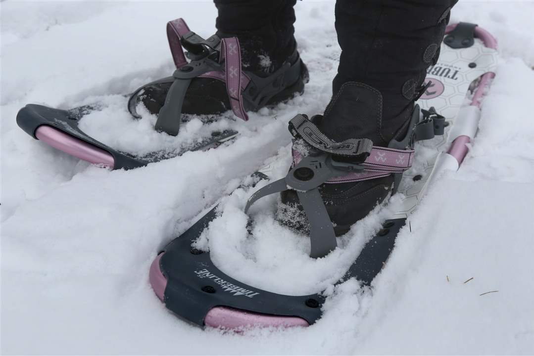 FEA-SHOEINGXXp-women-s-snowshoes