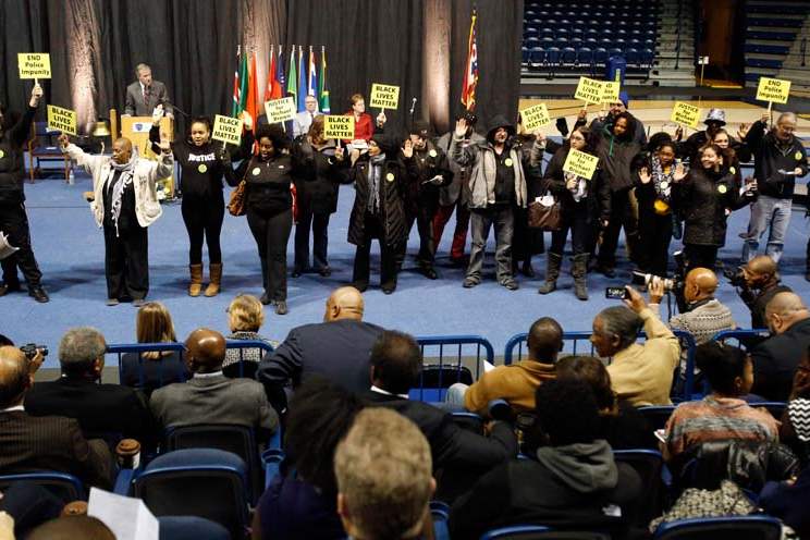 CTY-unity19p-protesters-on-stage-wide