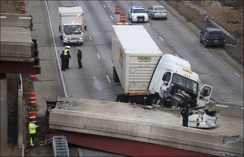 1 dead, 1 injured in Cincinnati overpass collapse Toledo Blade
