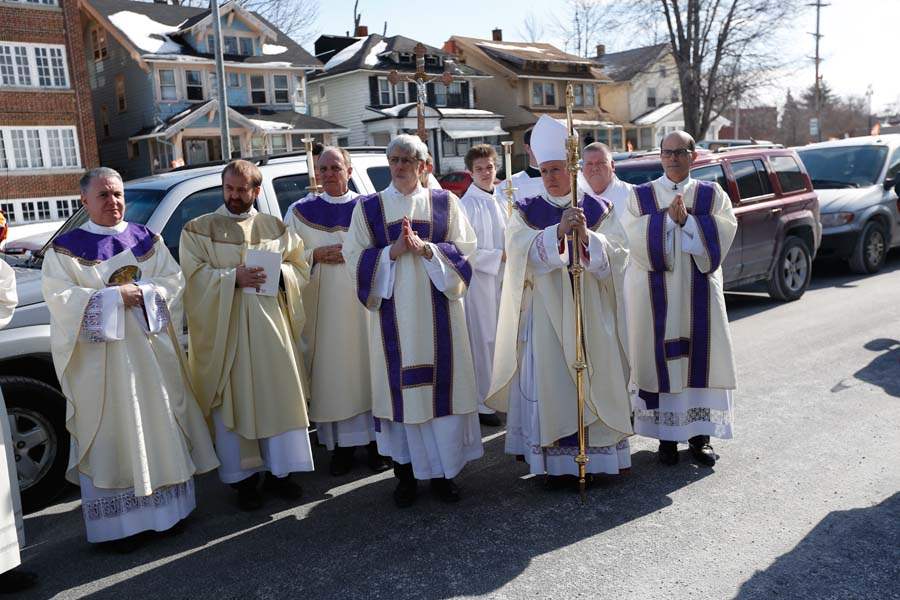 CTY-Collinsfuneral-bishop-thomas-and-clergy