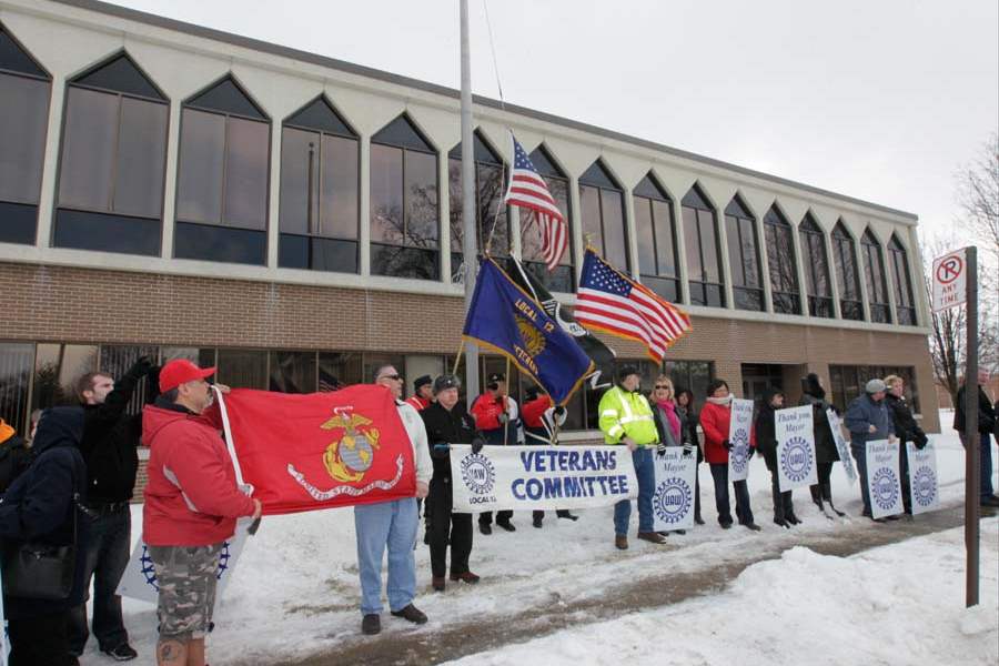 CTY-collinsfuneral-uaw-flags