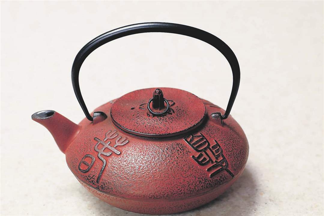 MAG-teapots15-cast-iron