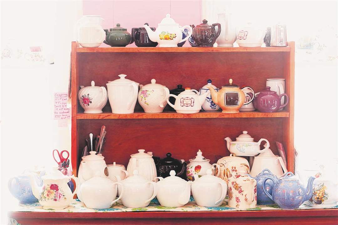 teapots15-Maumee-tea-room