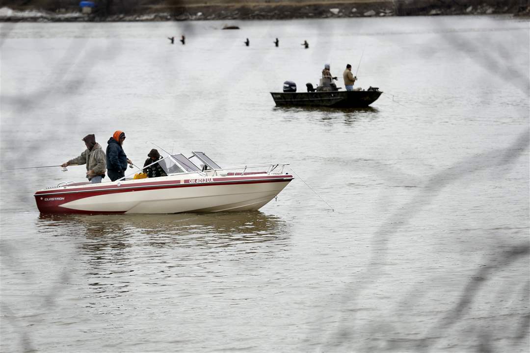 ROV-fishingDespite-the-chilly-morning-fishermen-hit-the