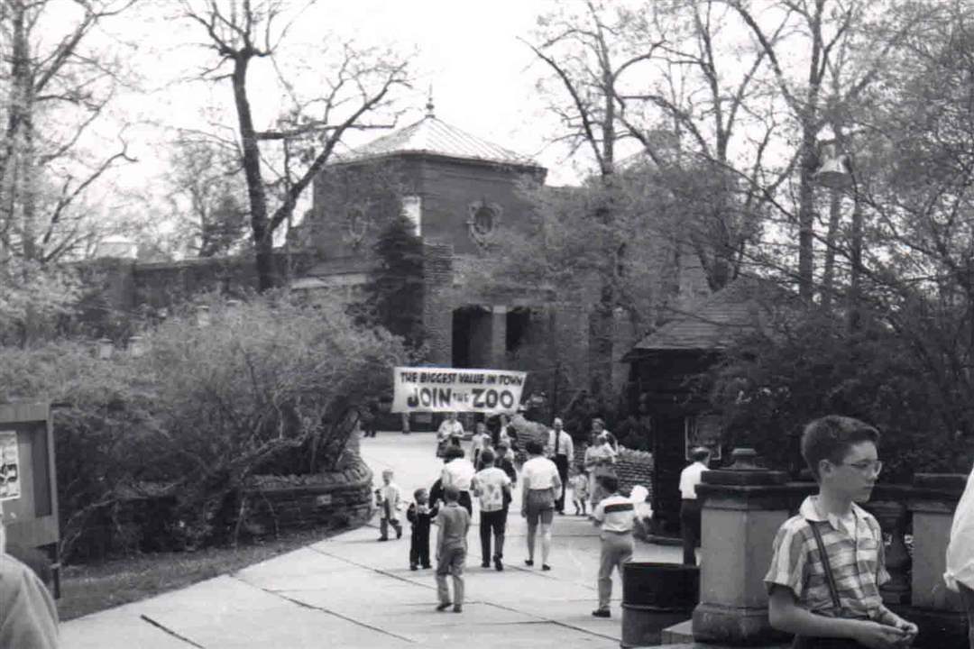 Toledo-Zoo-handout-visitors