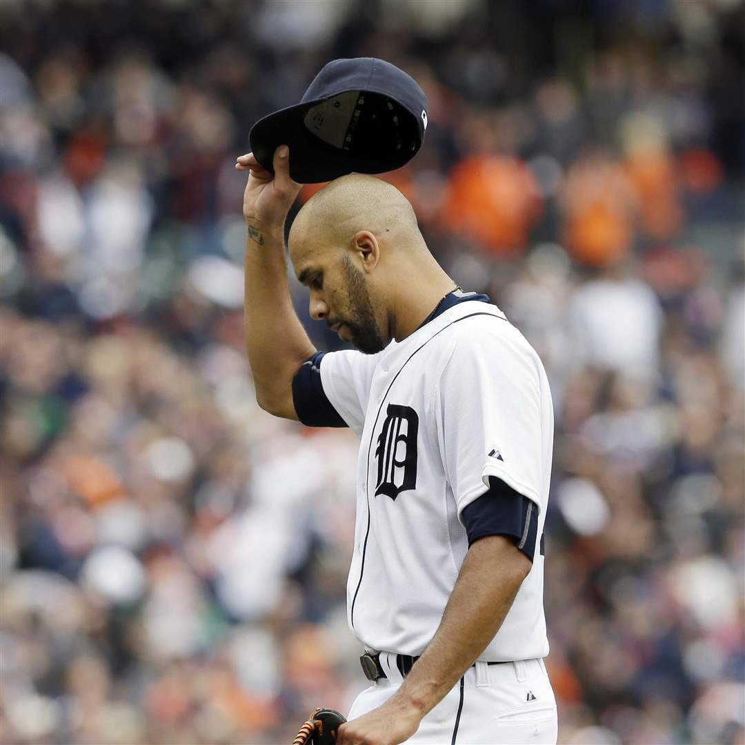 Twins-Tigers-Baseball-tip-of-the-hat