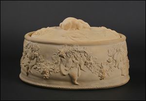An English Wedgwood large game dish with liner and rabbit finial, 19th century.