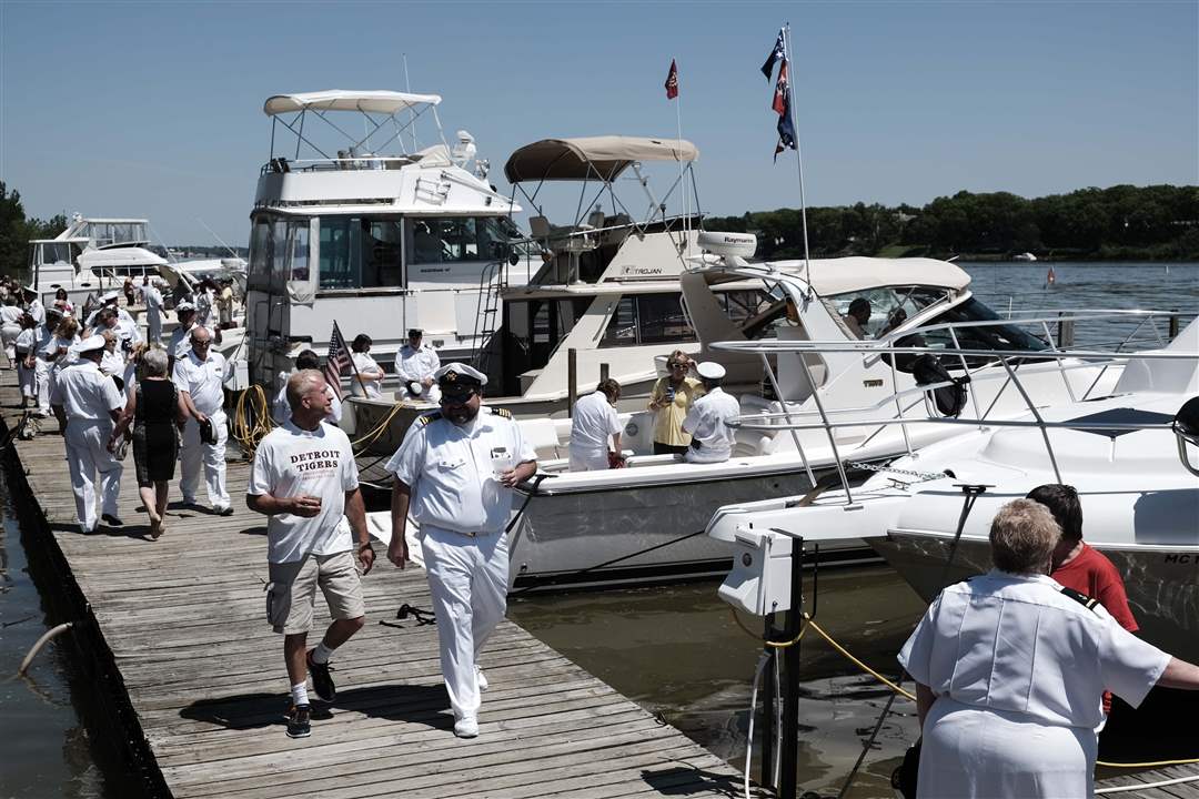 SOC-port23p-parade-of-boats