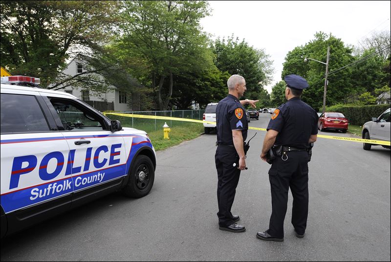 3 shot to death in car in highcrime New York neighborhood Toledo Blade