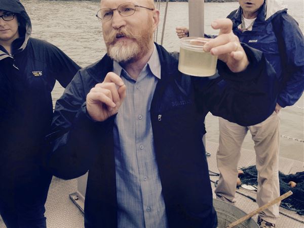 UT algae expert to speak at Oregon park