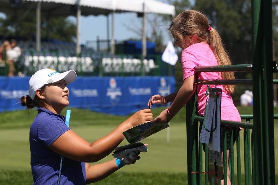 marathonclassic15p-MIRIAM-LEE-AUTOGRAPH