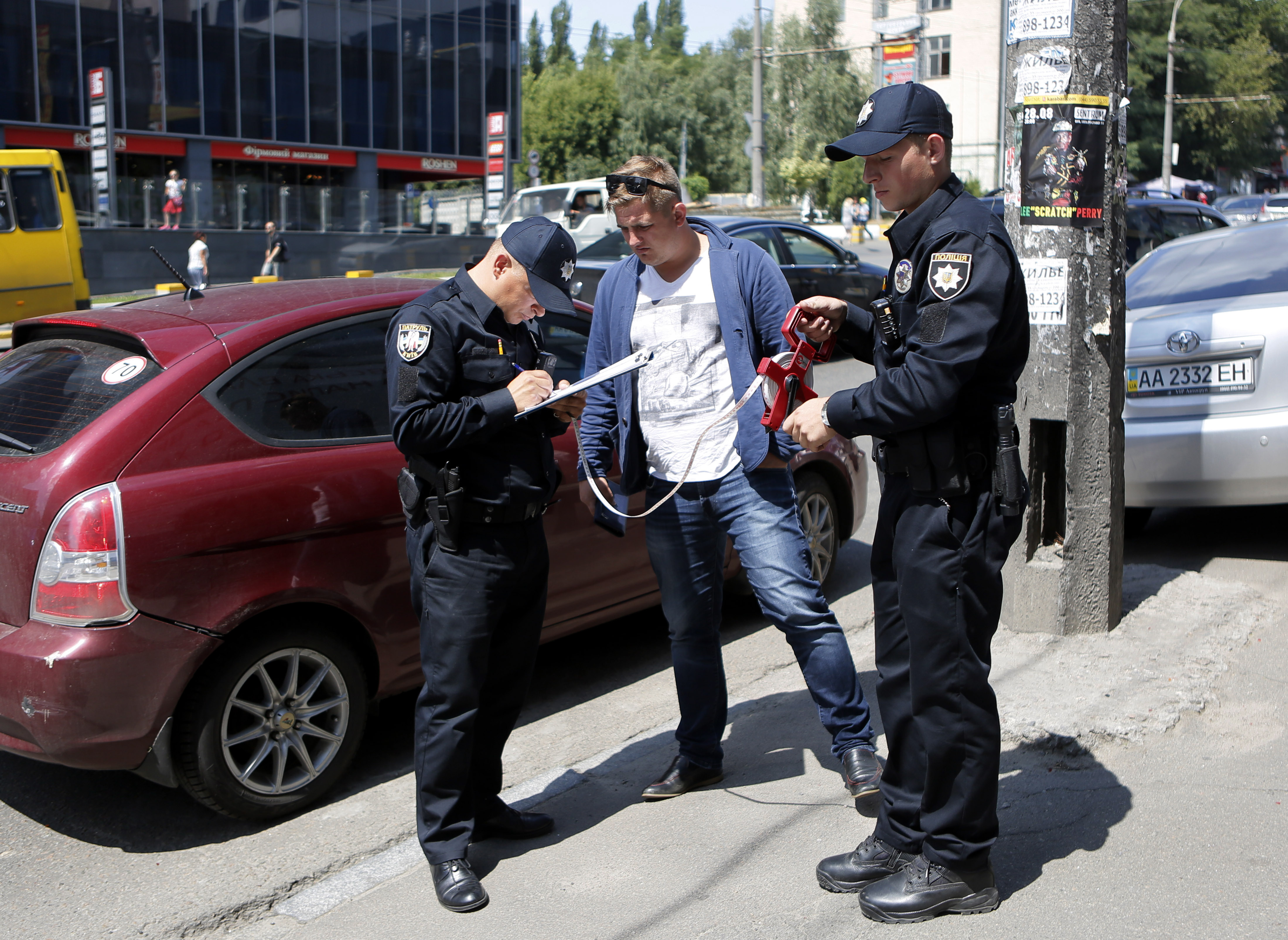 Ukraine's new police on charm offensive in Kiev - The Blade