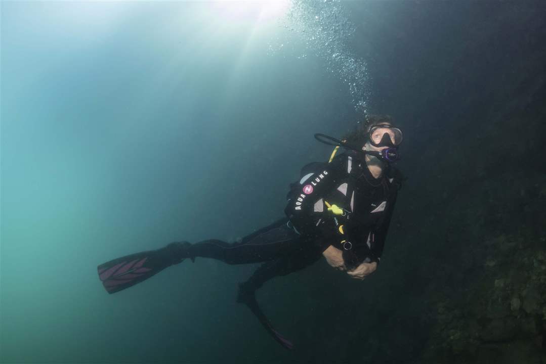 MAG-dive09p-25-feet