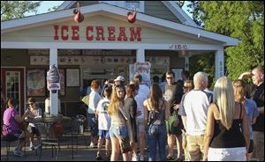 A crowd waits for ice cream at a fund-raiser to combat progeria at Freeze Daddy’s in Monclova Township. Owner Ron Loeffler said Wednesday’s event brought in $2,500 for the Progeria Research Foundation and he’s hoping for more.