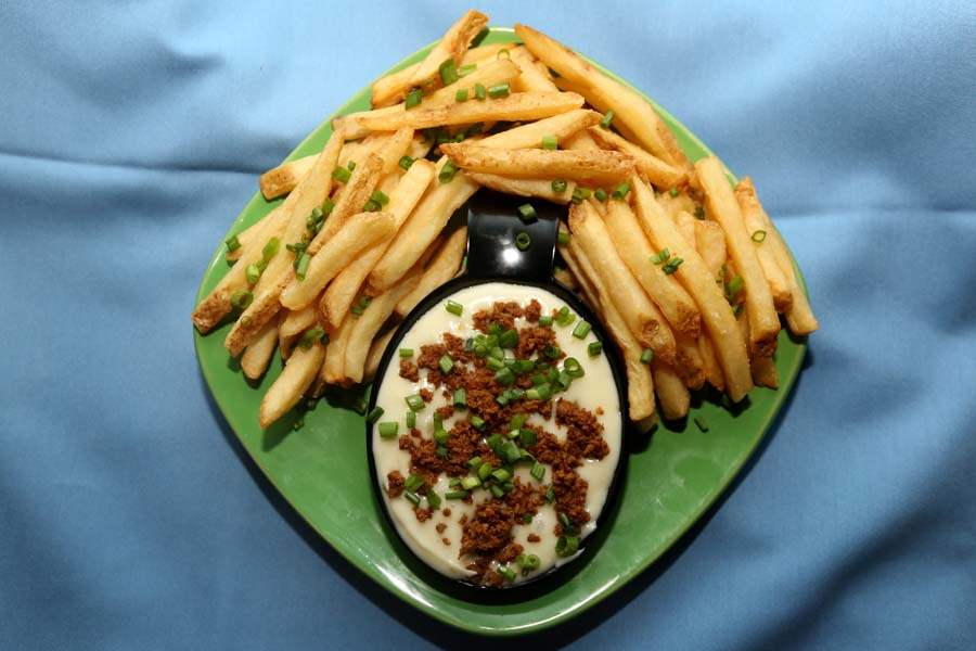 walleyefood22p-Queso-Fries