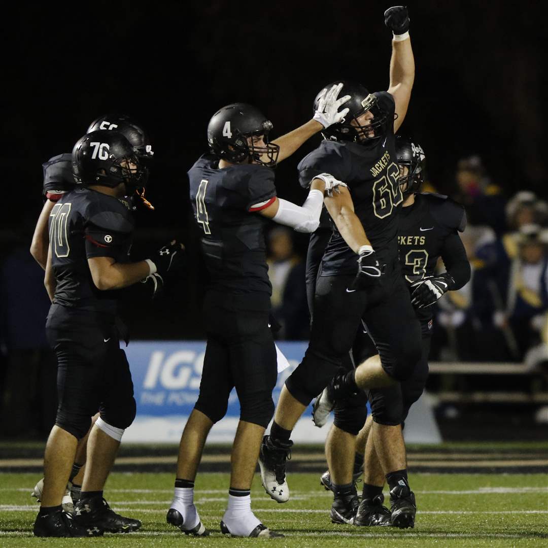 SPT-Perrysburgfball07p-Newton-fumble