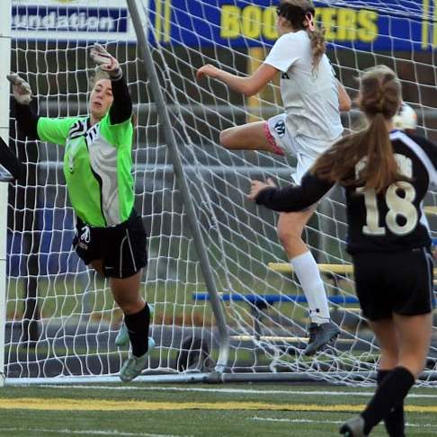 Pburggirlsoccer08p-Perrysburg-goalie-Allie-Michel