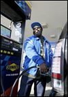 Toledoans rush to pumps before holiday price jump