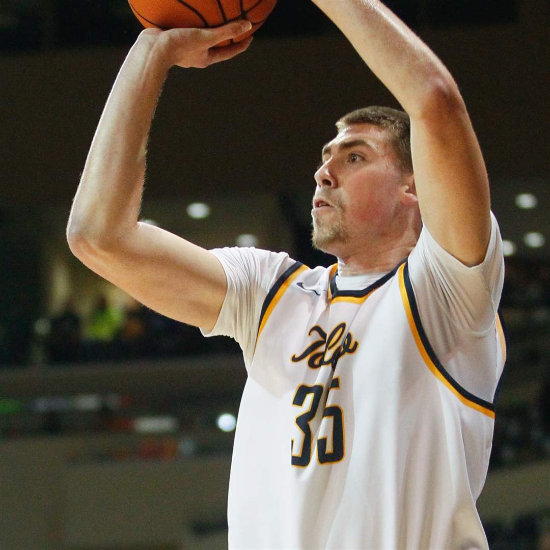 IN PICTURES Toledo basketball gets win The Blade