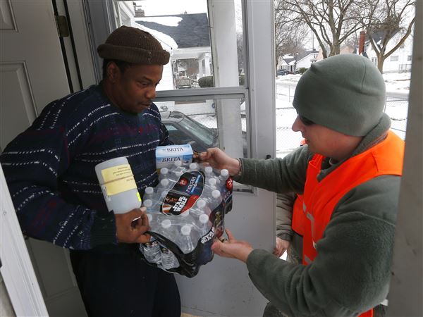 Toledoans host Saturday water drive for Flint