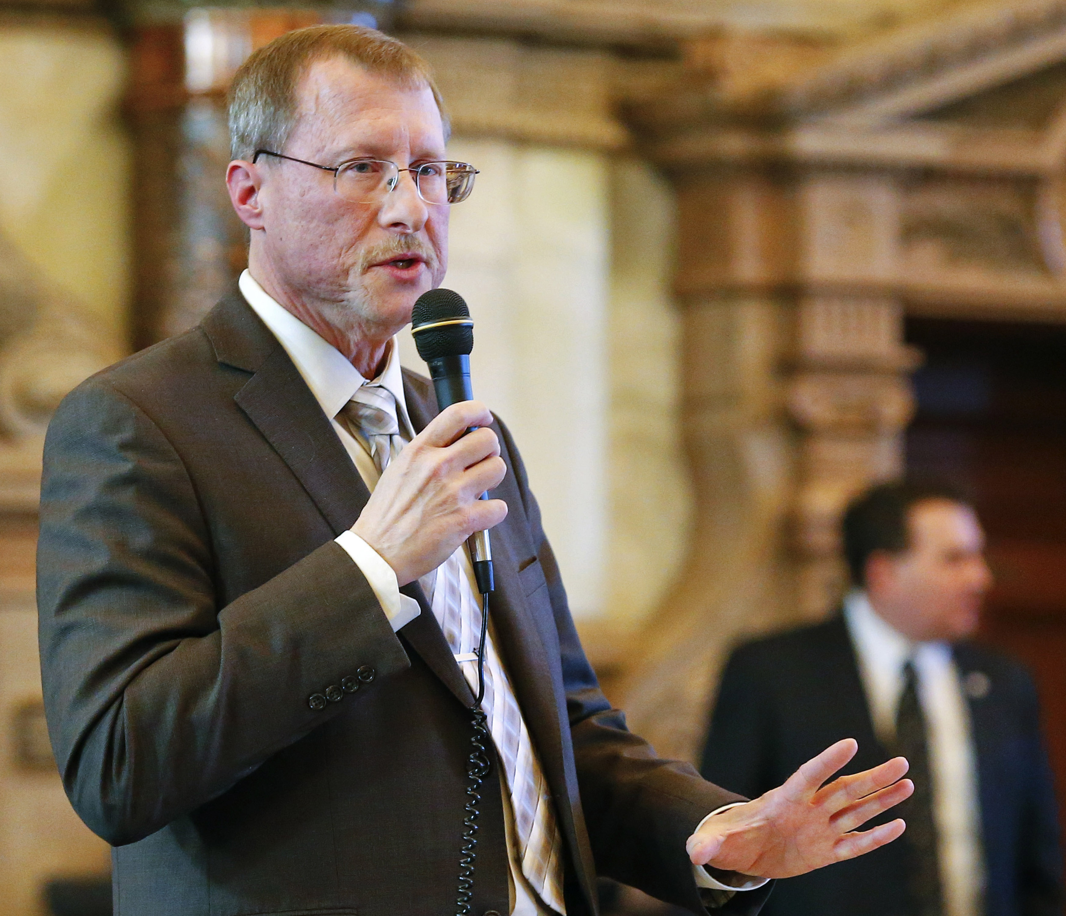 Kansas Lawmaker Apologizes For Dress Code The Blade