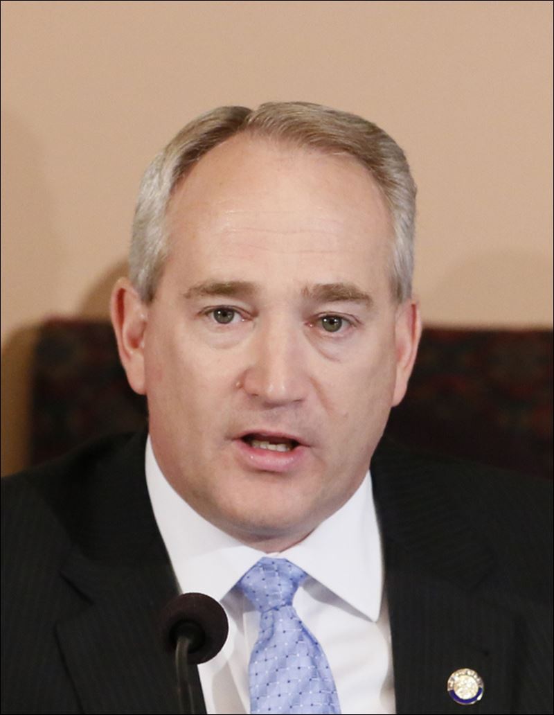 Average senator salary image