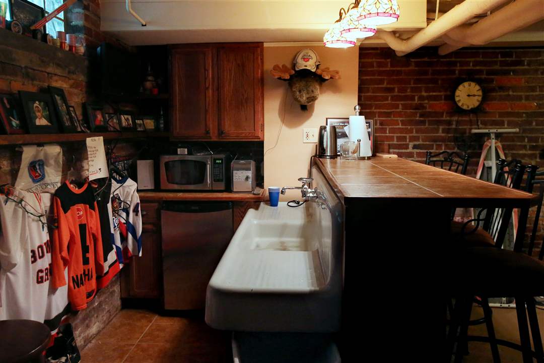 basement-bar-6-10