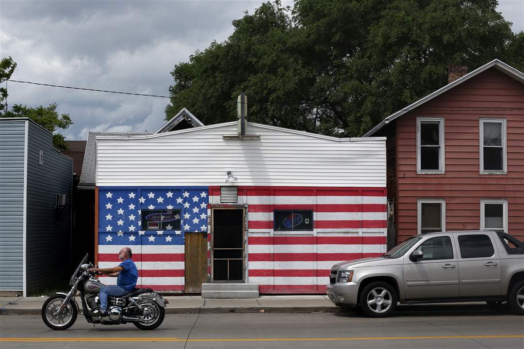 FLAG03A-motorcyclist-pa