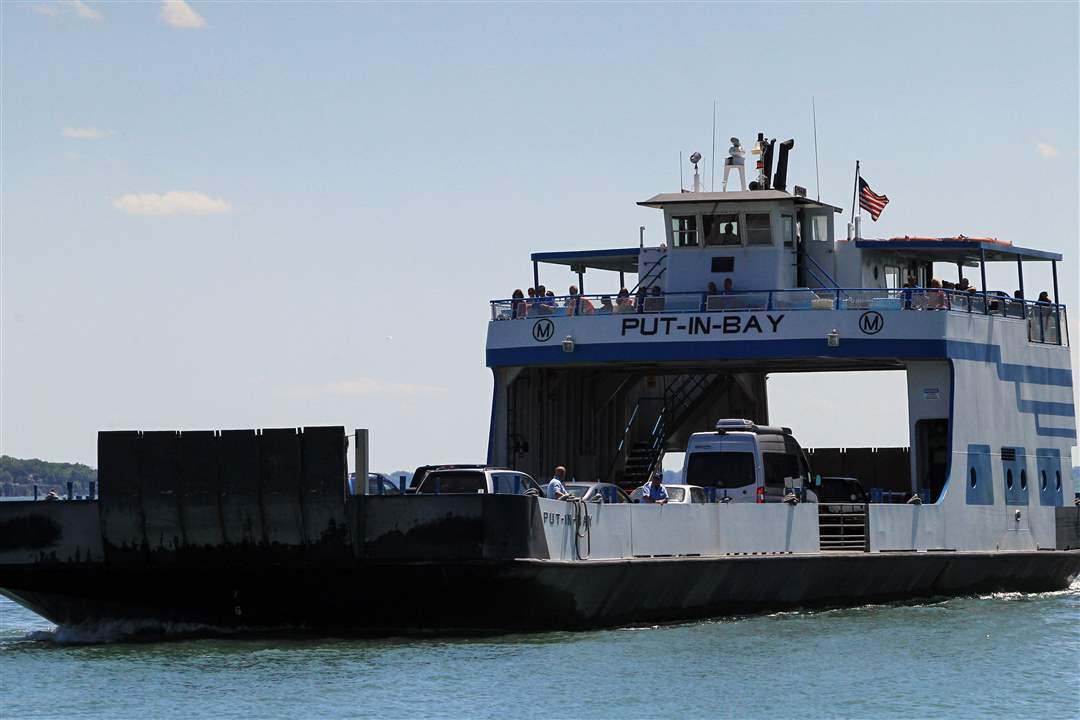 FERRIESxx-miller-ferry-approaches-putinbay
