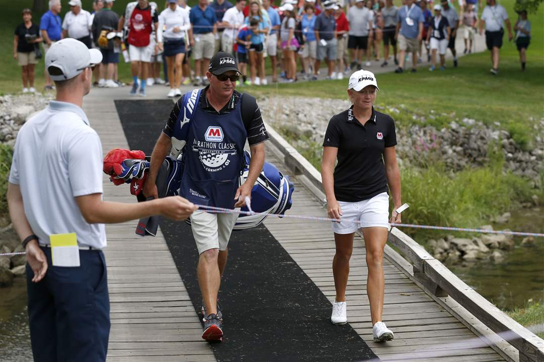 Stacy-Lewis-approaches-7-15