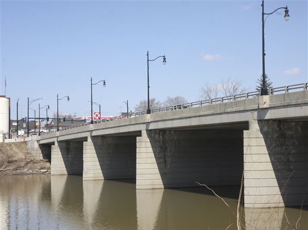 Great Lakes Construction Co. is low bidder for Defiance bridge job